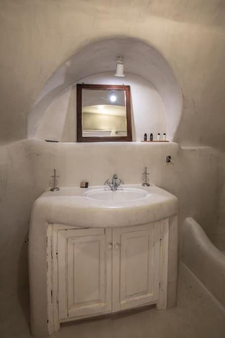 Astrea Suites "Ostria Cave Villa-Outdoor Jacuzzi" Oía Exterior foto